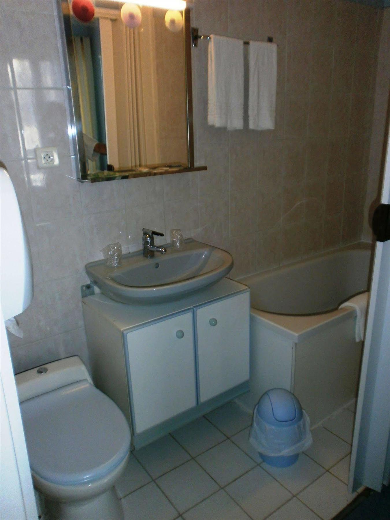 Hotel La Belle Etoile Saint-Nazaire  Buitenkant foto